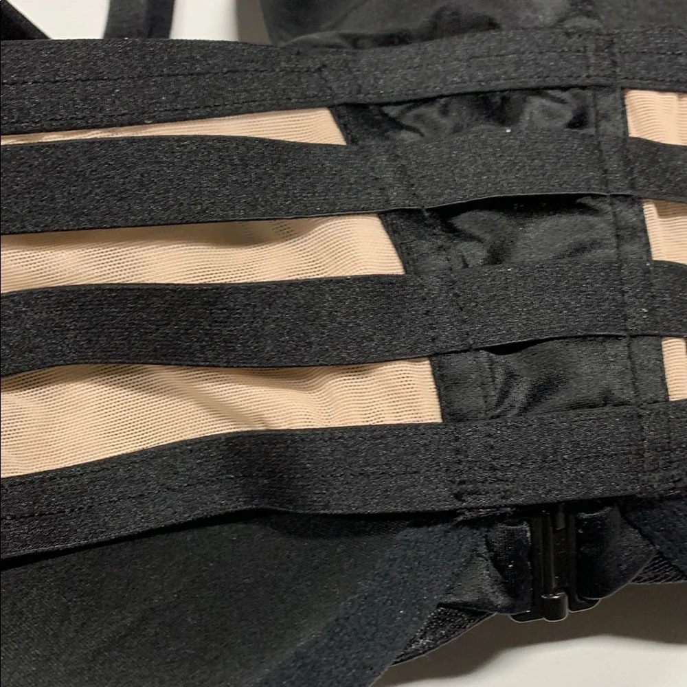 Victoria’s Secret - 32DD - 7138 -‎ Black Women's Racerback Bra w/ Nude